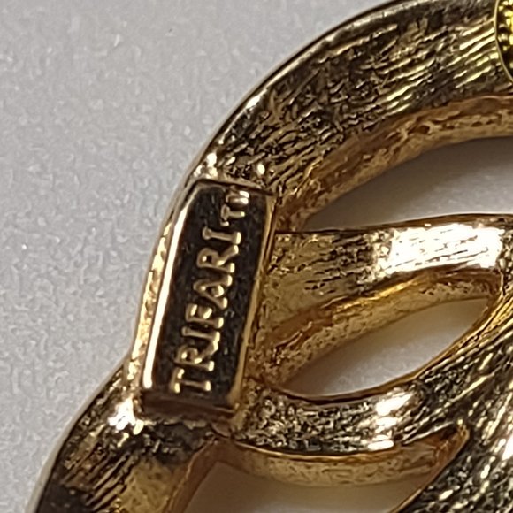 Vintage Trifari Black And Gold Tone Earrings - Picture 9 of 13